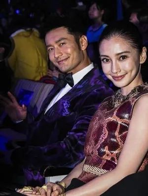 爱奇艺之夜杨颖黄晓明甜美出席_2