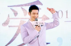 电影《何以笙箫默》发布会黄晓明baby玩壁咚_3