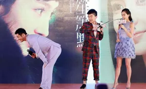 电影《何以笙箫默》发布会黄晓明baby玩壁咚_14