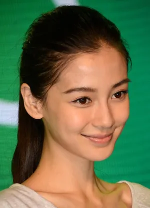Angelababy出席活动右手伤疤醒目教主黄晓明大呼心疼_6