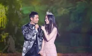 Angelababy黄晓明爱的无时无刻恩爱秀到晚会现场_4