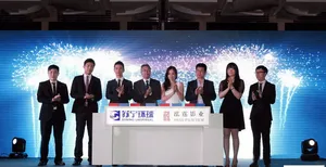 陈乔恩黄晓明等亮相苏宁环球投资控股泓霆影业签约现场_6