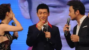 男神女神遭恶搞黄晓明戴白发逗乐范冰冰_4