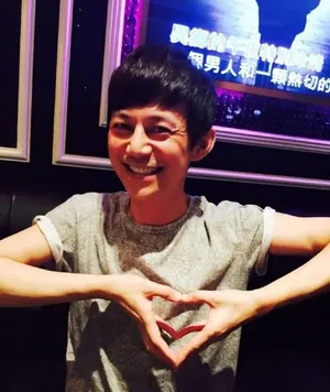 何炅41岁生日自拍黄晓明baby现身祝贺_2