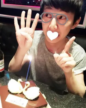 何炅41岁生日自拍黄晓明baby现身祝贺_4