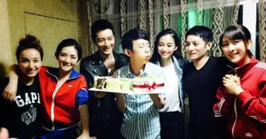 何炅41岁生日自拍黄晓明baby现身祝贺_5