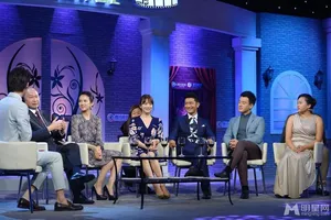 宋慧乔黄晓明搞怪自拍太平轮首映会现场_4