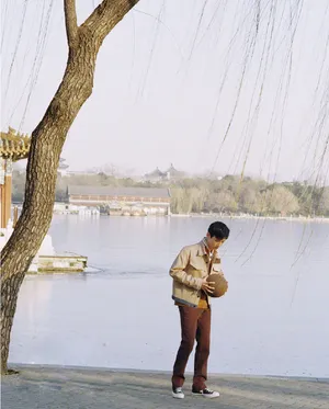 白敬亭怀旧风帅气写真图片_2
