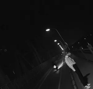 白敬亭深夜街拍写真图片_2