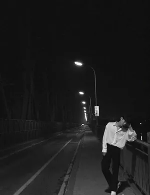 白敬亭深夜街拍写真图片_4
