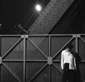 白敬亭深夜街拍写真图片_6