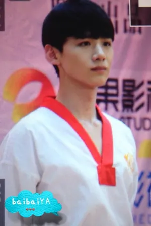 旋风少女杀青会白敬亭高清大图白敬亭白色道服_2