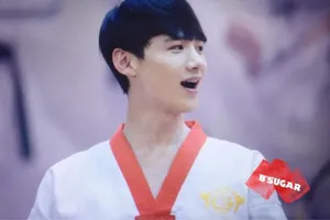 旋风少女杀青会白敬亭高清大图白敬亭白色道服_7