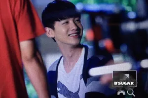 旋风少女温暖的初原师兄白敬亭上班图下班图探班图汇总（2）_12