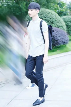旋风少女温暖的初原师兄白敬亭上班图下班图探班图汇总（2）_20