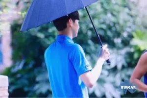 旋风少女温暖的初原师兄白敬亭上班图下班图探班图汇总（2）_21