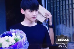 旋风少女温暖的初原师兄白敬亭上班图下班图探班图汇总（2）_36