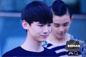 旋风少女温暖的初原师兄白敬亭上班图下班图探班图汇总（2）_37