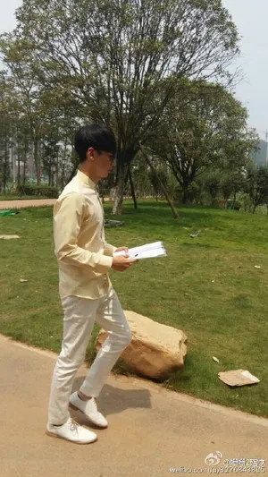 旋风少女温暖的初原师兄白敬亭上班图下班图探班图汇总（1）