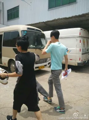 旋风少女温暖的初原师兄白敬亭上班图下班图探班图汇总（1）_2