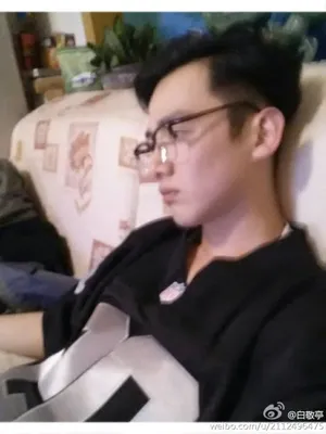 白敬亭微博更新照白敬亭生活照白敬亭自拍照整理_18