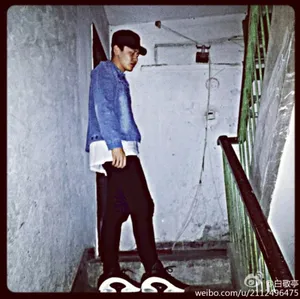白敬亭微博更新照白敬亭生活照白敬亭自拍照整理_19