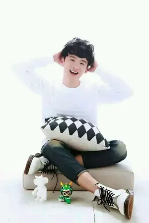 SOCOOL写真照白敬亭微卷发些嘟嘴卖萌演绎暖男校草_1
