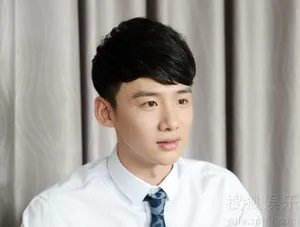 白敬亭搜狐娱乐专访白敬亭衬衫领带打造绅士暖男_3
