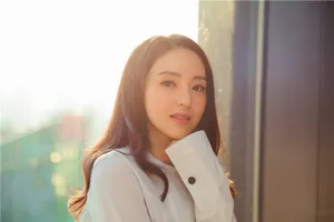 董璇最新干练优雅风时尚写真图片_2