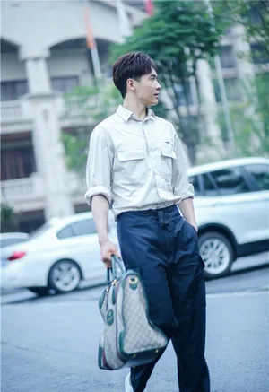 高云翔复古时尚街拍写真图片_5