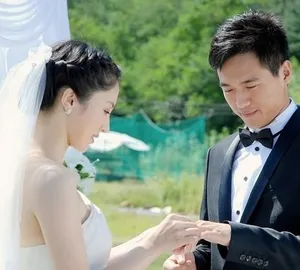 董璇高云翔海边婚纱剧照曝光相拥热吻浪漫唯美