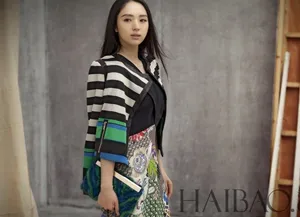 董璇时尚写真图片曝光黑色长发更具女人味