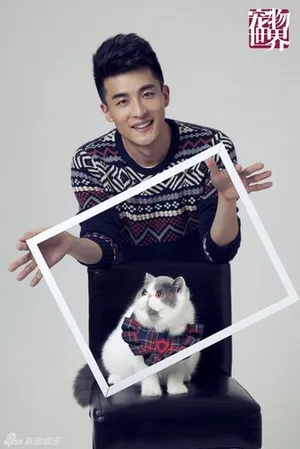 孙艺洲牵手猫咪情人演绎喵星版宠物情缘