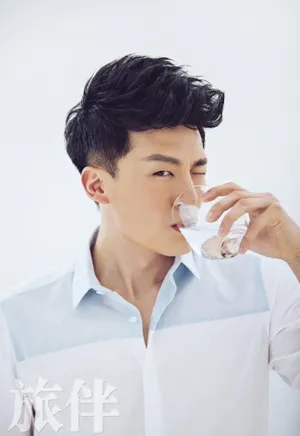 孙艺洲曝杂志大片完美演绎型男轻生活