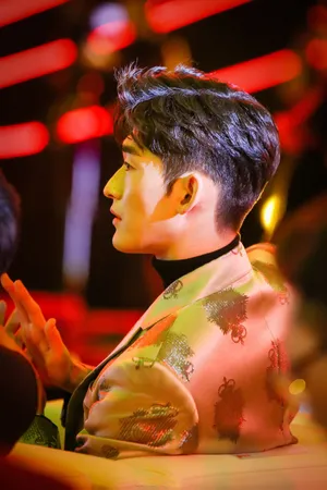 张翰风尚大赏儒雅帅气西装写真图片_3