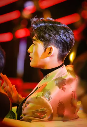 张翰风尚大赏儒雅帅气西装写真图片_5