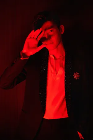 张翰帅气有型光影朦胧时尚写真图片_6
