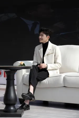 张翰活动照图片：白衣少年帅气图片_6