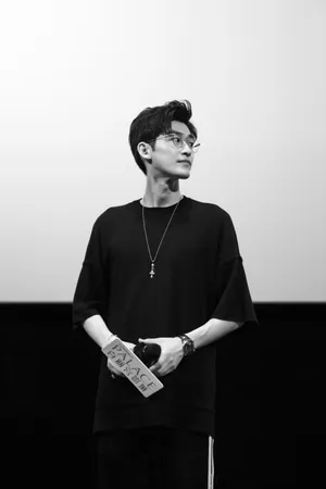张翰活动照图片：黑白质感帅气图片_2