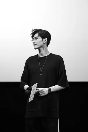张翰活动照图片：黑白质感帅气图片_4