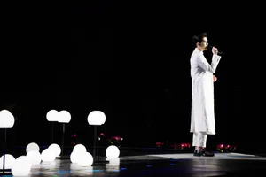 张翰央视中秋晚会帅气长衣写真图片_3