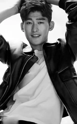 张翰硬朗熟男魅力写真大片_1
