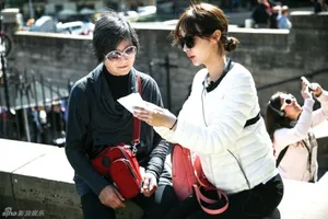 张翰下岗李菲儿当导游郑佩佩爱女探班花少剧照图片_3