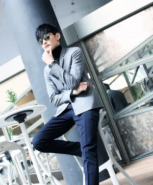 张翰瑞士暖冬街拍写真塘主展现绅士风度魅力十足_3