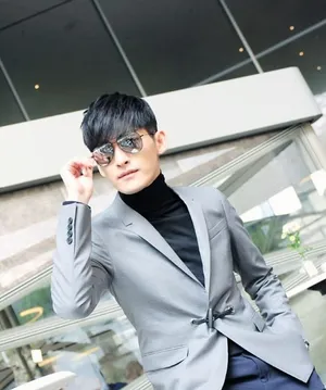 张翰瑞士暖冬街拍写真塘主展现绅士风度魅力十足_4