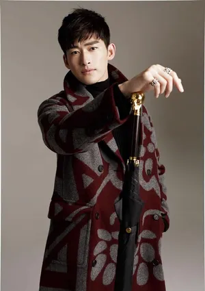 张翰曝光暖男写真手执鲜花展笑容_7