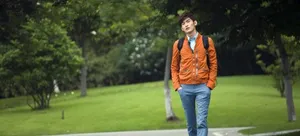 华丽上班族曝剧照张翰变身职场菜鸟_3
