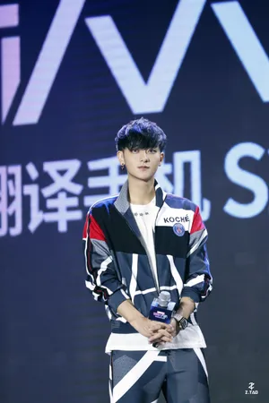 黄子韬糖果手机代言活动照图片_6