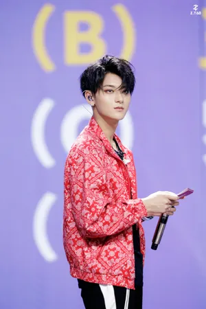 黄子韬创造101时尚帅气剧照图片_2