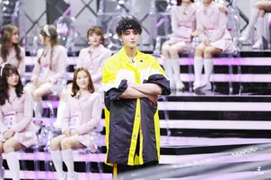 《创造101》黄子韬个性造型帅气图片_3